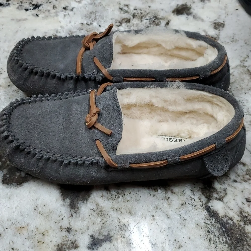 Fireside Boys Slipper Shoes Size 6 Moccasins Faux Fur Lined Warm Flaws
